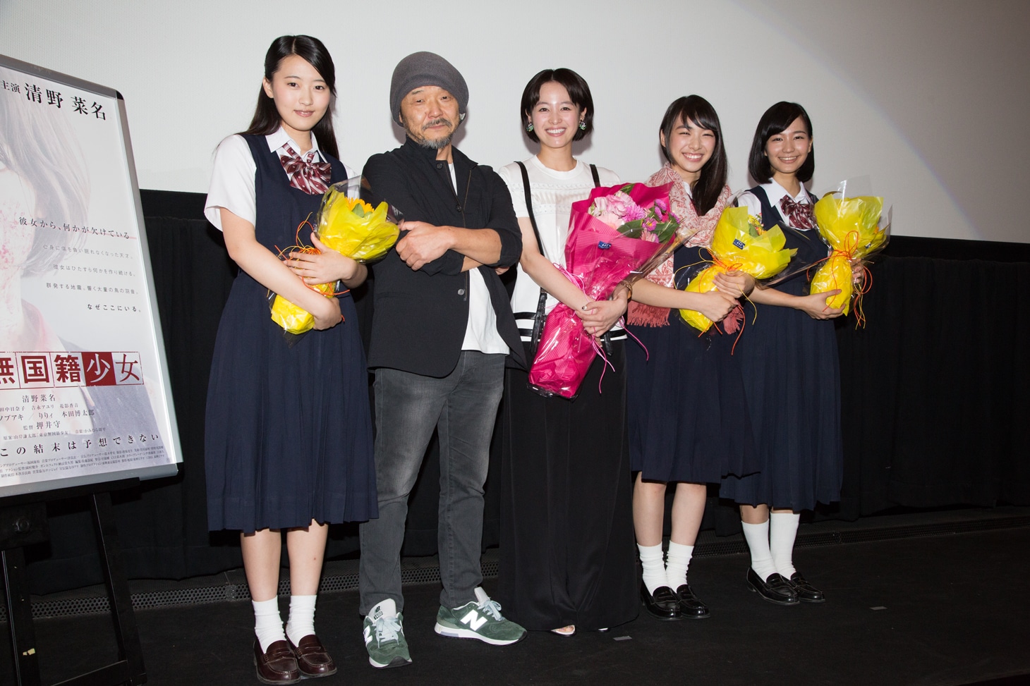「東京無国籍少女」初日舞台挨拶の様子。左から吉永アユリ、押井守、清野菜名、田中日奈子、花影香音。