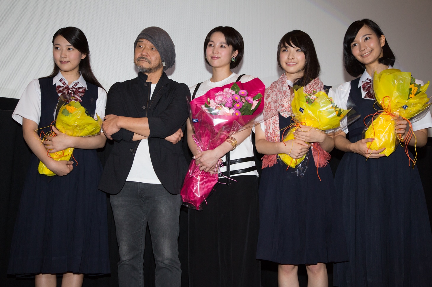 「東京無国籍少女」初日舞台挨拶の様子。左から吉永アユリ、押井守、清野菜名、田中日奈子、花影香音。