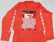 「ムカデ人間3 -ジョージ・ブッシュ囚人服-（串刺しオレンジ）」バックプリント（価格：7900円）