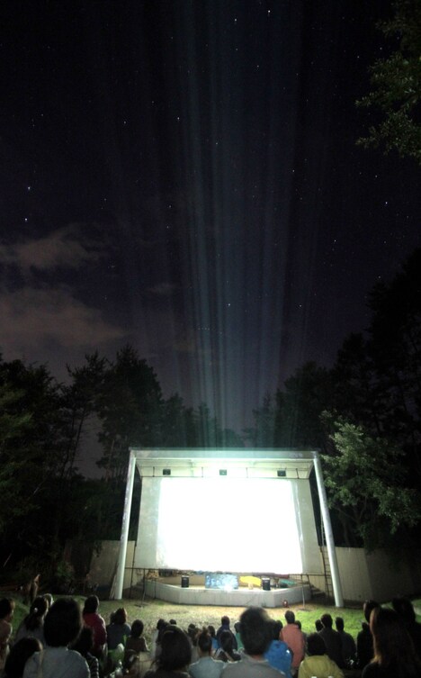 「星空の映画祭」過去のイベントの様子。