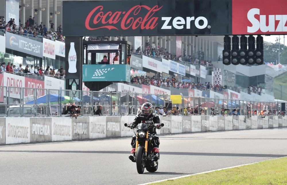 鈴鹿サーキットでサーキット走行を行うキアヌ・リーヴス。(c)鈴鹿サーキット