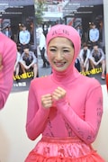 全身タイツ姿の武田梨奈。