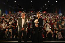 「猫侍 南の島へ行く」台湾プレミアイベントの様子。左から渡辺武、北村一輝。(c)2015「続・猫侍」製作委員会