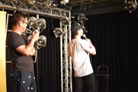 「人生初の鍼治療に行ったら背筋が伸びすぎて野村萬斎さんのような姿勢になった」と話す山田孝之。