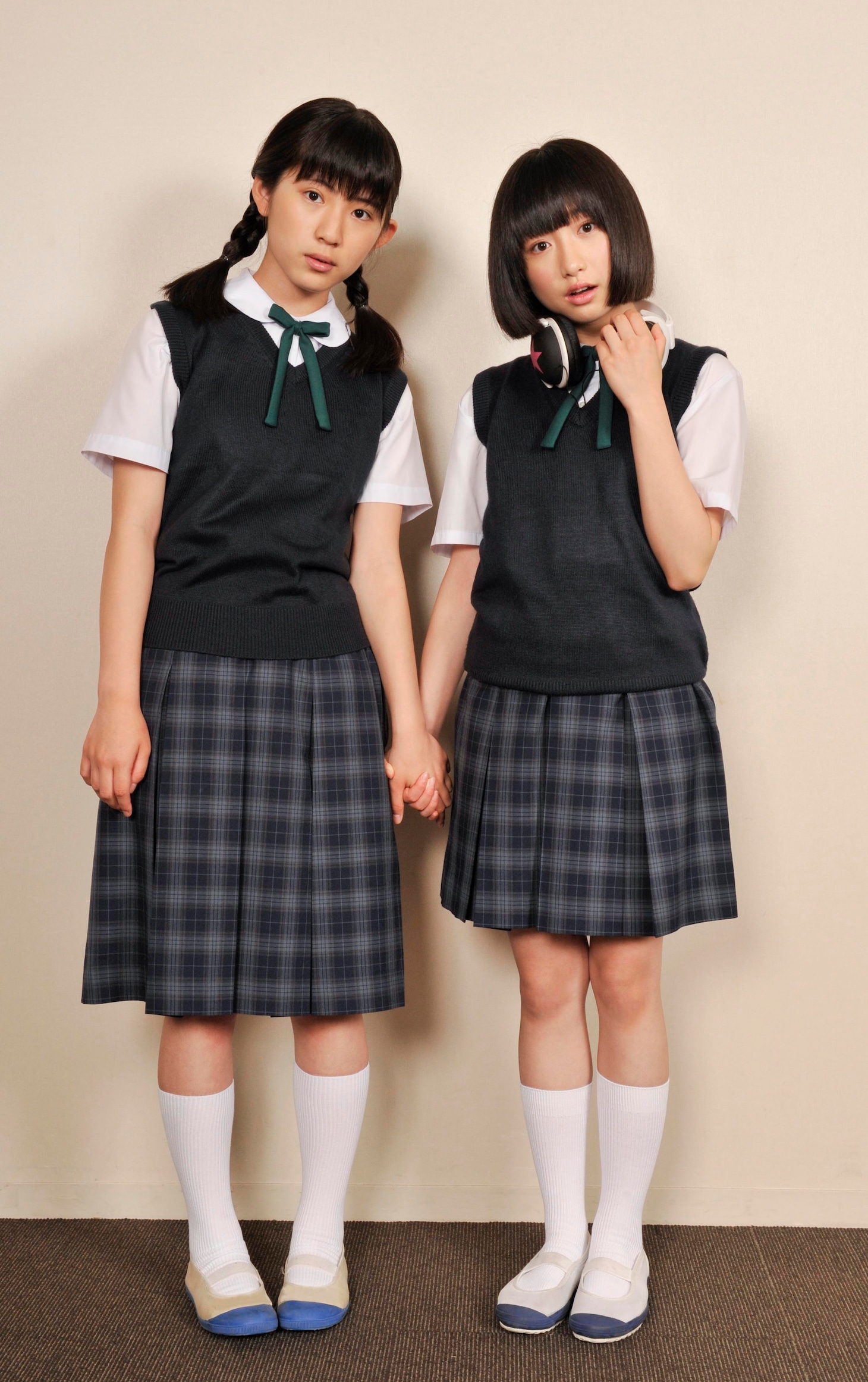 「女子の事件は大抵、トイレで起こるのだ。」から生まれた期間限定アイドルユニット、「ずんね from JC-WC」。(c)2015 女子トイレ清掃組合