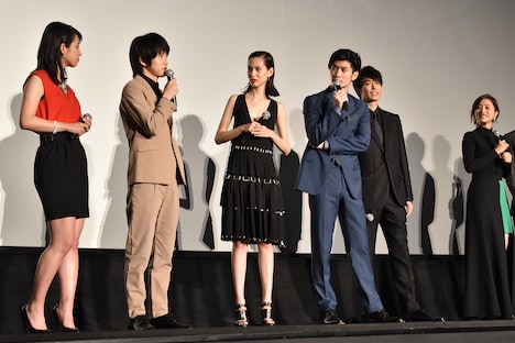 「駆逐したいもの」「破りたい壁」を語りあうキャストたち。