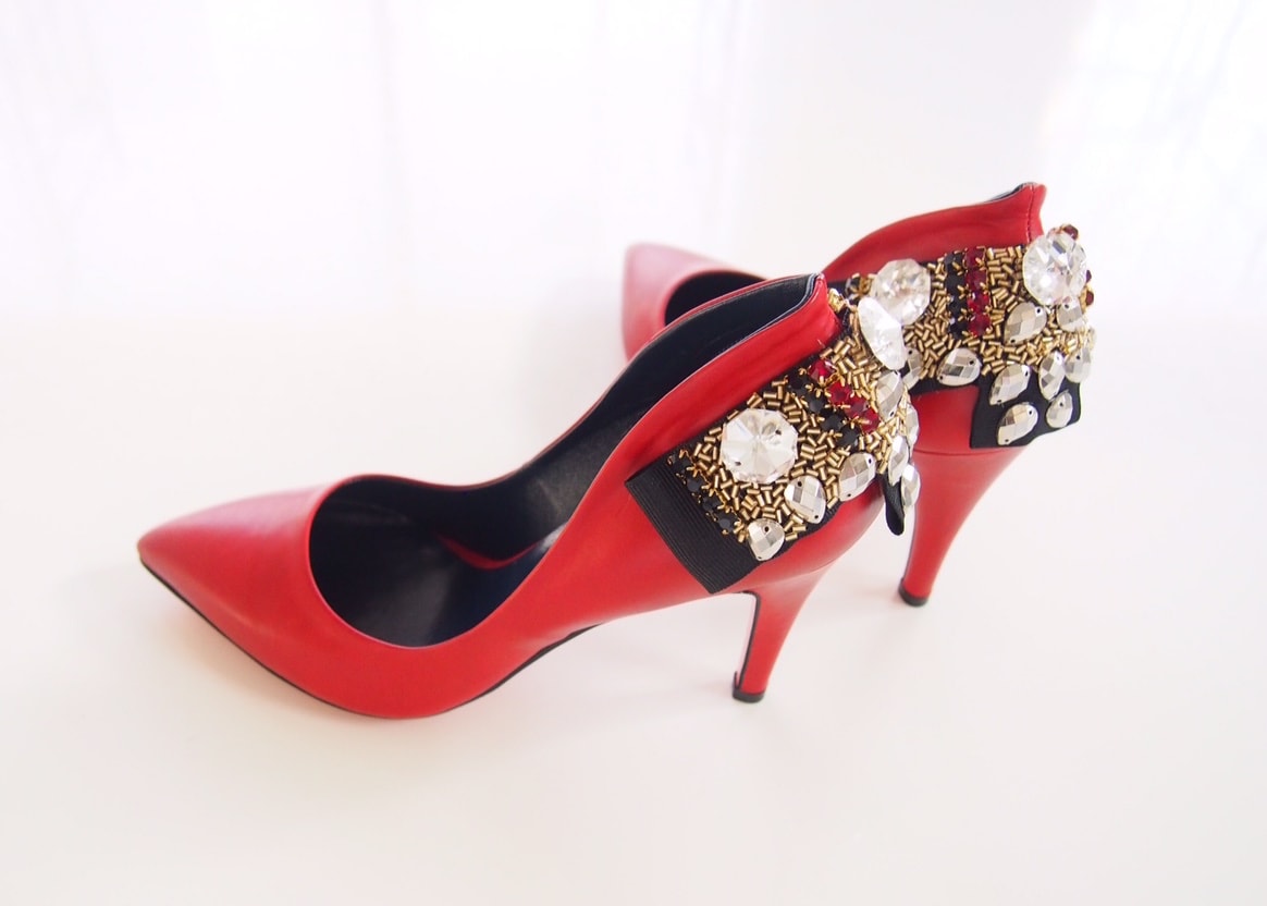 新宿武蔵野館にて展示・抽選でプレゼントされるパンプス。