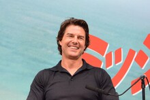 ジョークを言って笑うトム・クルーズ。