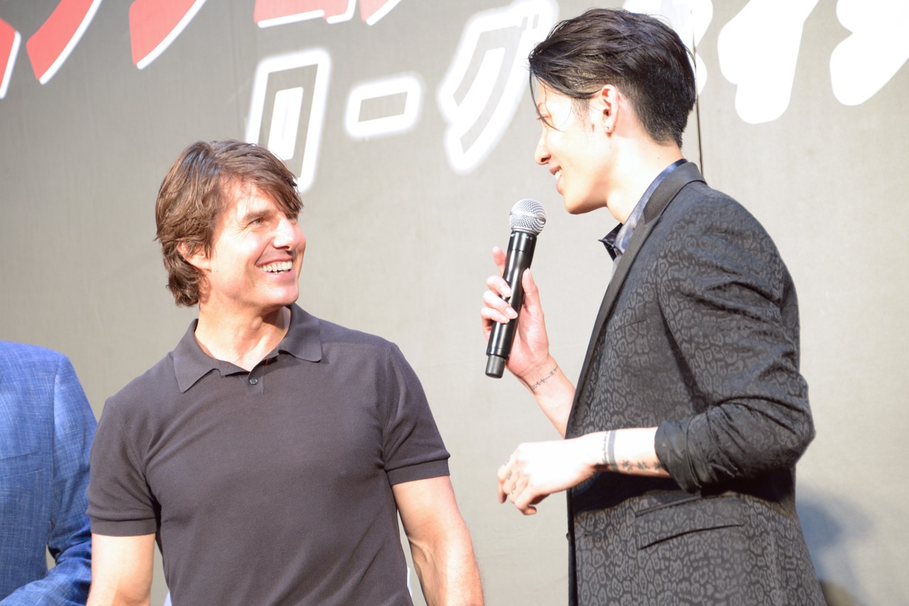 トム・クルーズとMIYAVI。