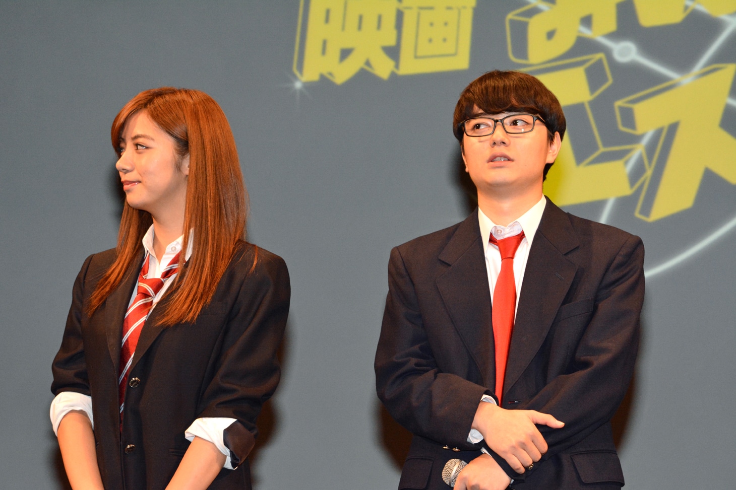 左から池田エライザ、染谷将太。