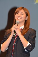 三河弁で挨拶する池田エライザ。