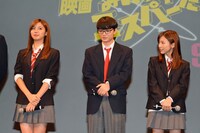 左から池田エライザ、染谷将太、真野恵里菜。