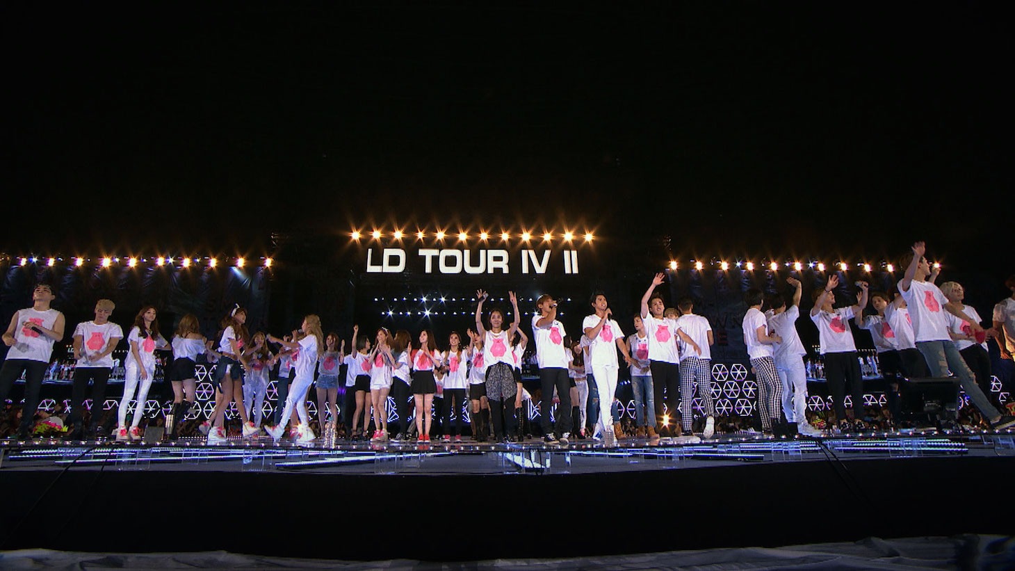 「SMTOWN THE STAGE-日本オリジナル版-」 (c)2015 S.M. Culture & Contents CO.Ltd. ALL RIGHTS RESERVED