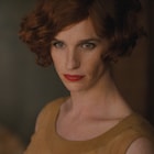 ヴェネツィア映画祭コンペにE・レッドメインが性別移行した画家演じる新作など21本