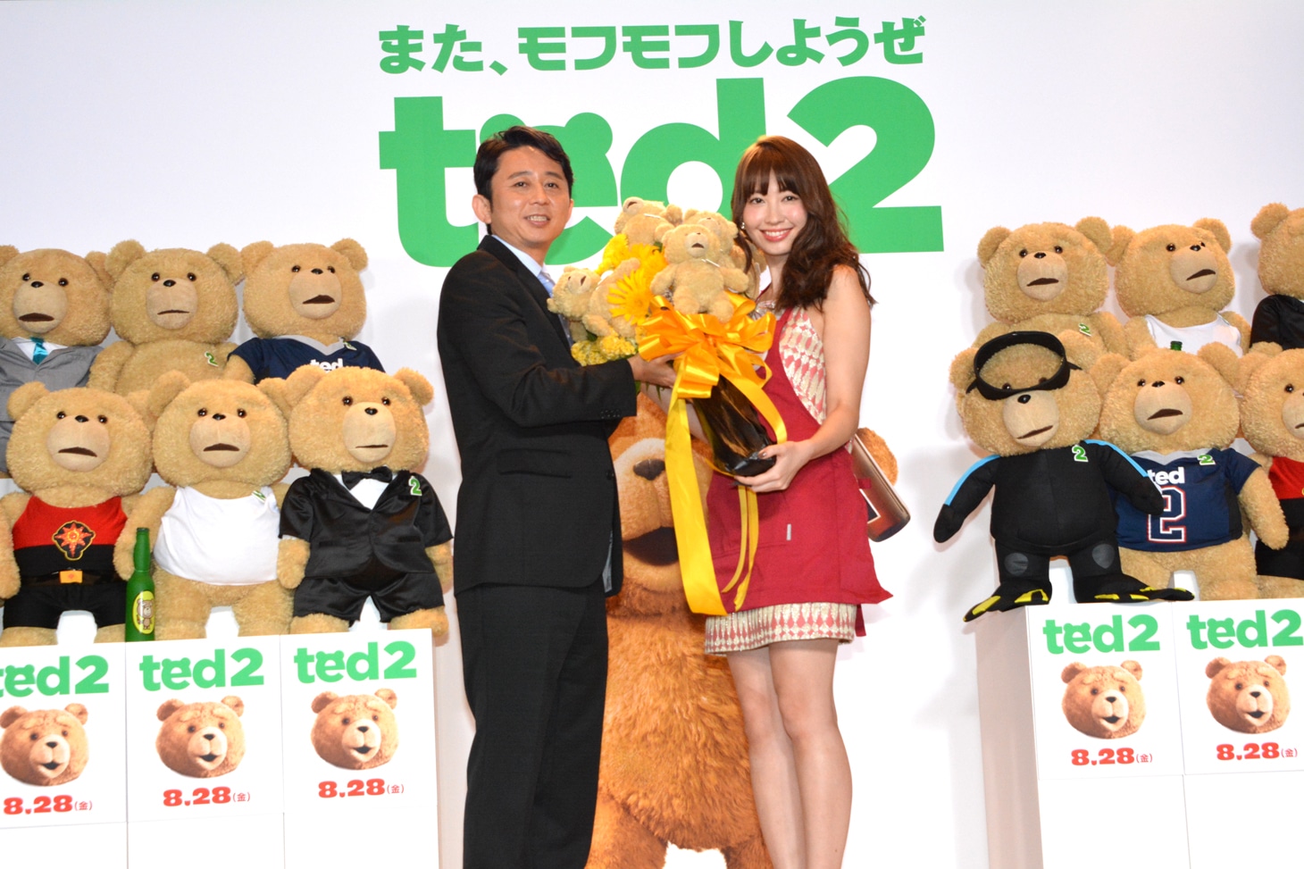 「テッド2」日本語吹替公開アフレコイベントにて、有吉弘行とAKB48の小嶋陽菜。