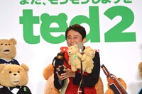 「テッド2」アフレコにて、顔の角度に気を取られてヘッドホンを付け忘れる有吉弘行。