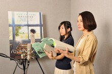 「心が叫びたがってるんだ。」アフレコの模様。左から水瀬いのり、吉田羊。(c) KOKOSAKE PROJECT