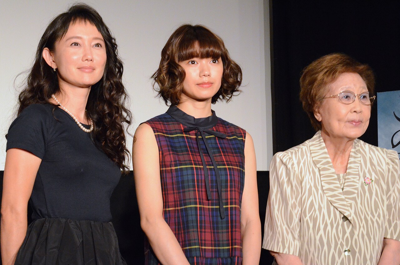 「この国の空」トークイベントの様子。左から工藤夕貴、二階堂ふみ、海老名香葉子。