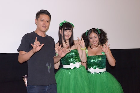 「闇金ドッグス」スペシャルナイトにて、左から土屋哲彦、冨手麻妙、紗綾。