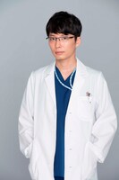 サクラと同期入局の産婦人科医師、四宮春樹役の星野源。(c)TBS