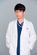 サクラと同期入局の産婦人科医師、四宮春樹役の星野源。(c)TBS