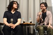「新文芸坐×アニメスタイル セレクションVol.71 映像の詩人・岩井俊二と新海誠」の様子。左から岩井俊二、新海誠。