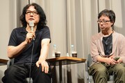 「新文芸坐×アニメスタイル セレクションVol.71 映像の詩人・岩井俊二と新海誠」の様子。左から岩井俊二、新海誠。