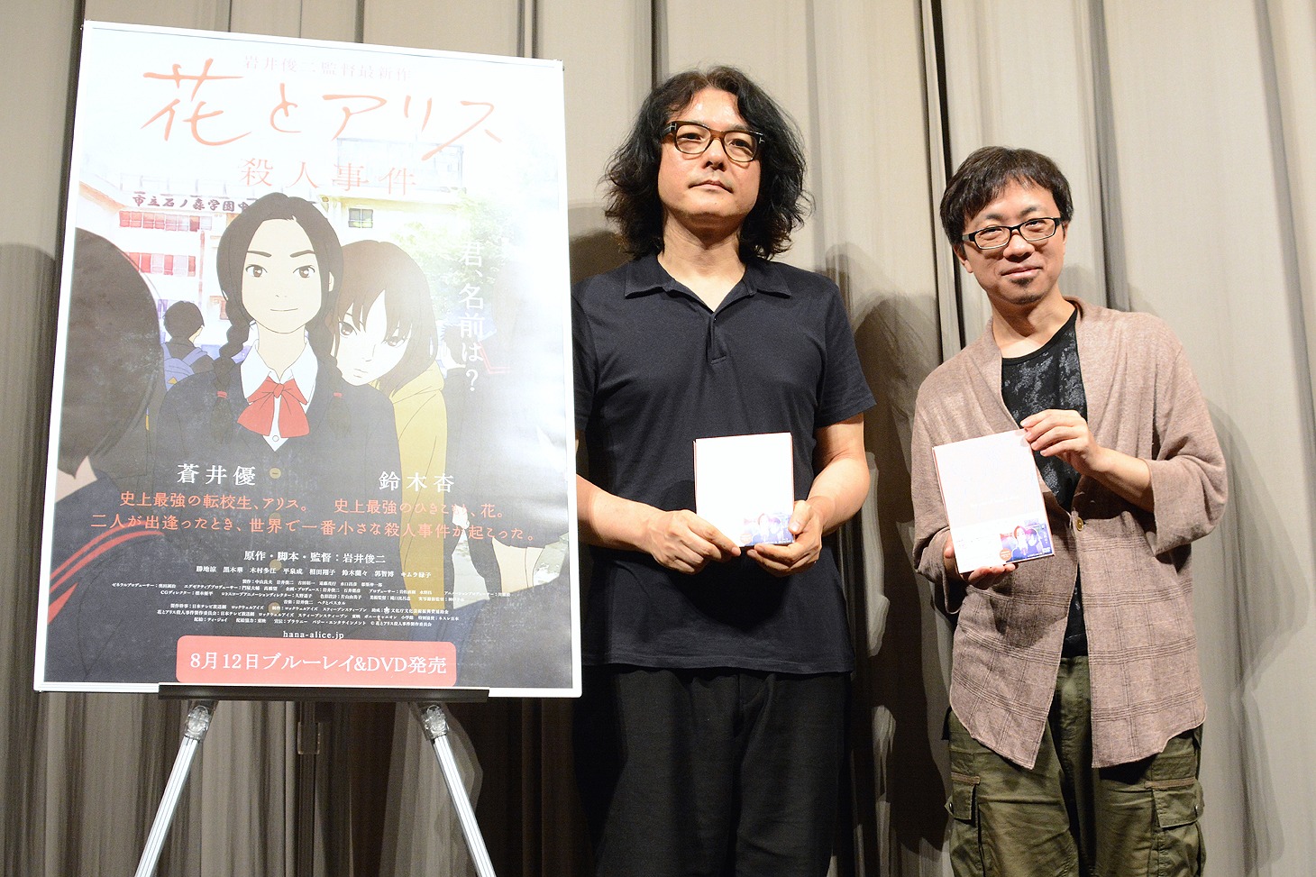 「新文芸坐×アニメスタイル セレクションVol.71 映像の詩人・岩井俊二と新海誠」の様子。左から岩井俊二、新海誠。
