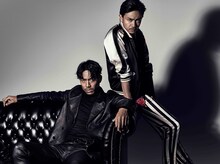 「HiGH＆LOW」チーム“ムゲン”のメンバーを演じるEXILE AKIRA（左）、青柳翔（右）。(c)HiGH&LOW製作委員会