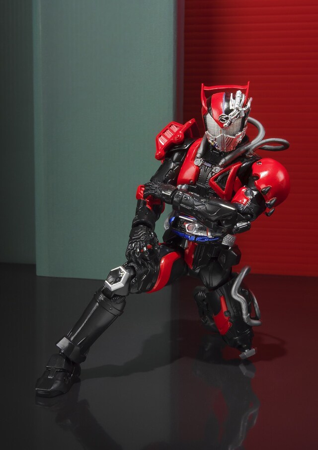 「S.H.Figuarts 仮面ライダー超デッドヒートドライブ」 (c)石森プロ・テレビ朝日・ADK・東映