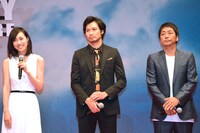 左から吹石一恵、青木崇高、大森南朋。