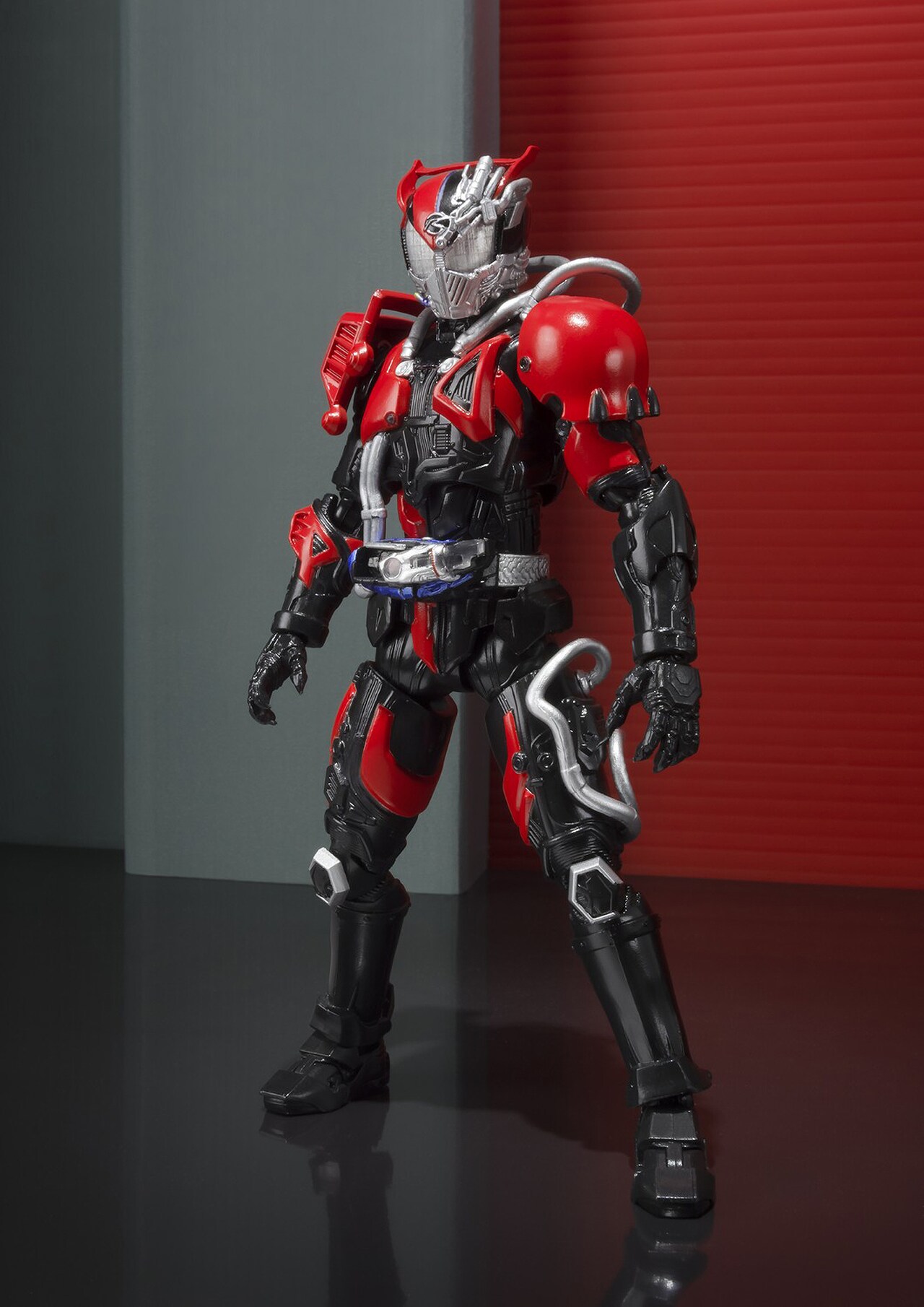 「S.H.Figuarts 仮面ライダー超デッドヒートドライブ」 (c)石森プロ・テレビ朝日・ADK・東映