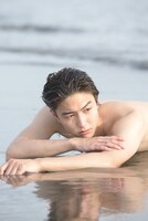 稲葉友ファースト写真集「通り道」より。