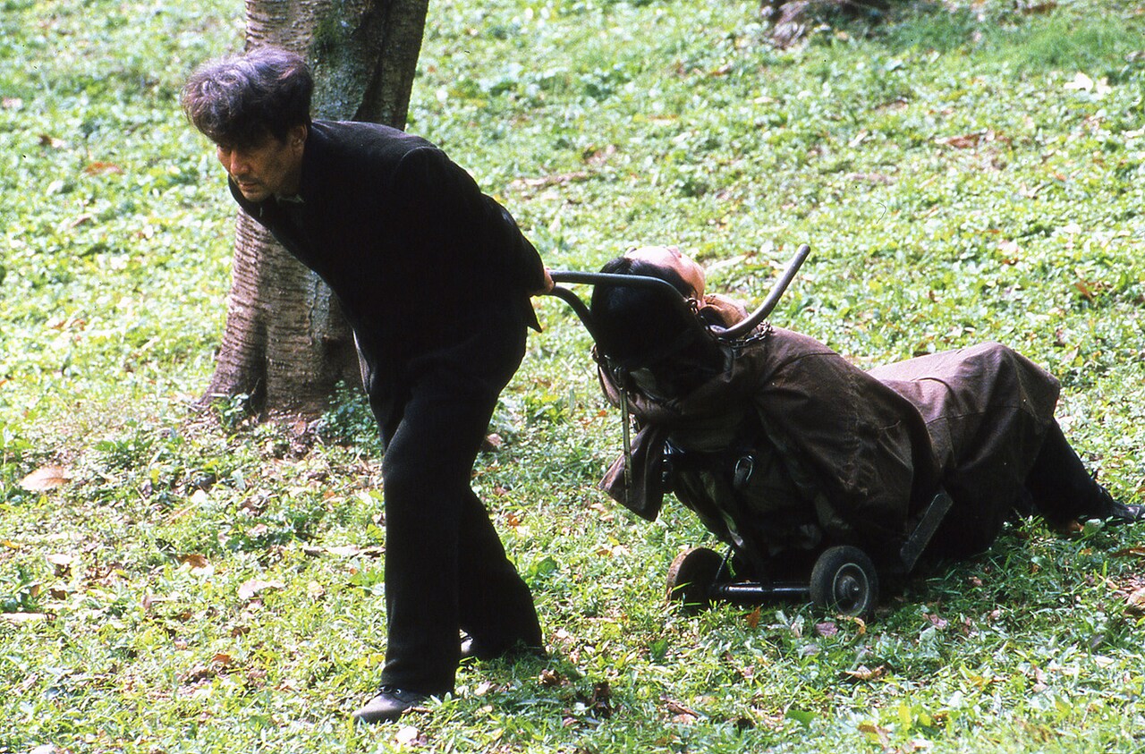 カリスマ」 (c)1999日活/キングレコード/東京テアトル - 黒沢清の回顧