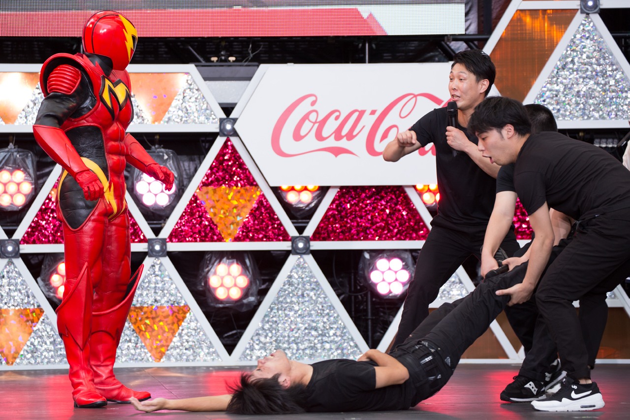 「Mr.マックスマン」トークショーで、ネルソンズらを撃退したMr.マックスマン。