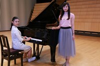 秋山亜美役の杉咲花（左）、沢村雪絵役の木村文乃（右）。(c)2016「スキャナー」製作委員会