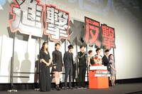 舞台挨拶の様子。左から、水崎綾女、桜庭ななみ、本郷奏多、三浦春馬、石原さとみ、平岡祐太、渡部秀、武田梨奈。