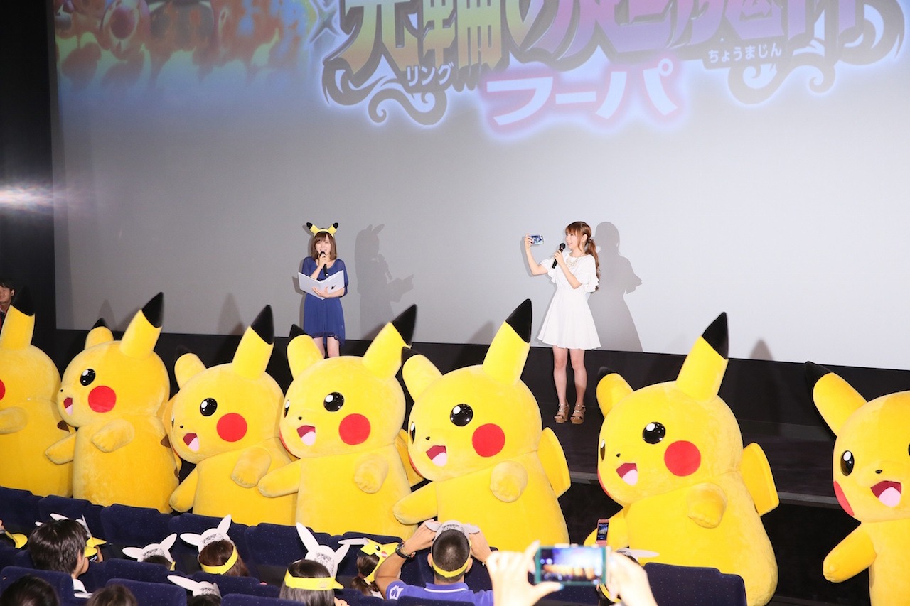 中川翔子とピカチュウたち。