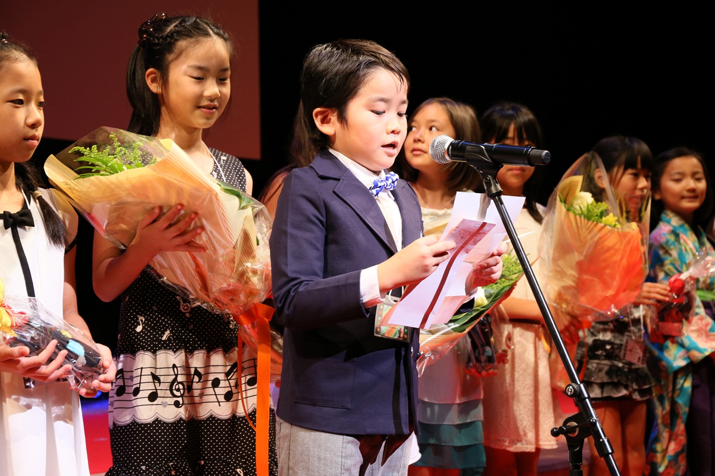 キンダー審査員を務めた小学4年生の原田玄馬くん。