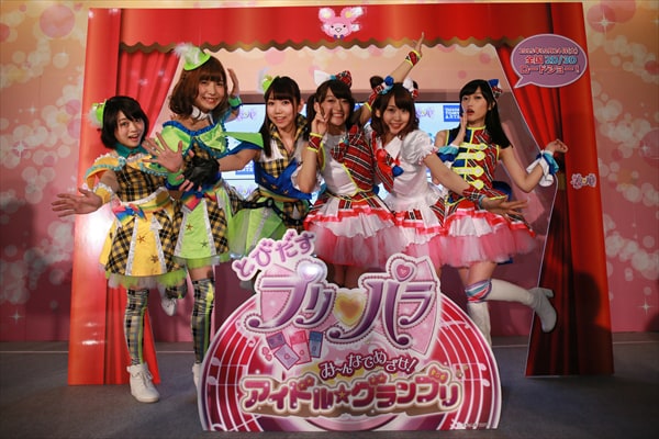 「ちゃおサマーフェスティバル2015」にて左から若井友希、澁谷梓希、山北早紀、茜屋日海夏、芹澤優、久保田未夢。