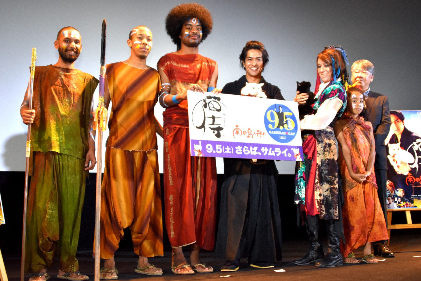 「猫侍」完成披露の様子。左から、蟹江アサド、望月ムサシ、副島淳、あなご、北村一輝、ジャック、LiLiCo、グレース・ヌワエメ、渡辺武。