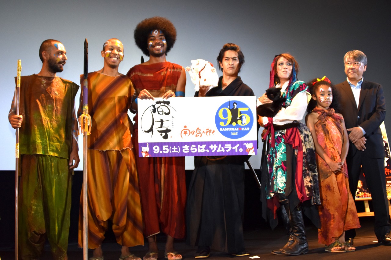 「猫侍」完成披露の様子。左から、蟹江アサド、望月ムサシ、副島淳、あなご、北村一輝、ジャック、LiLiCo、グレース・ヌワエメ、渡辺武。