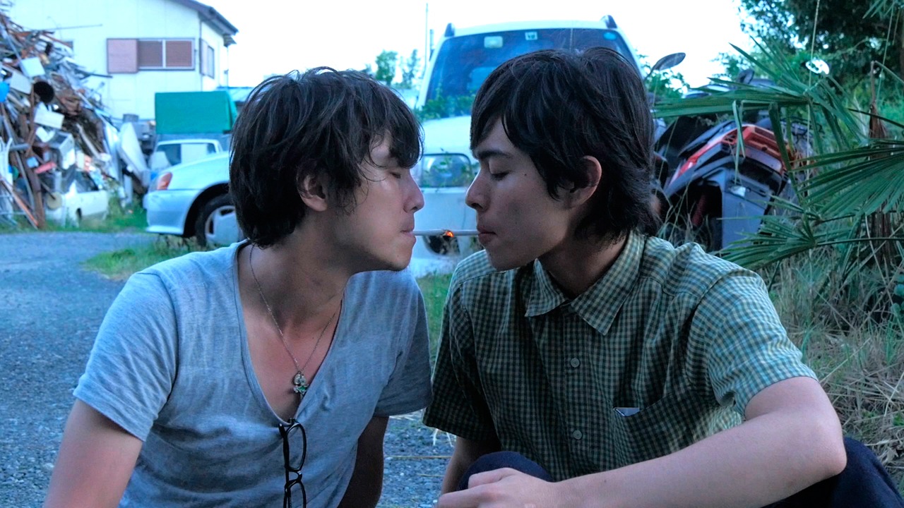 「××× KISS KISS KISS」より、「背後の虚無」。(c)film bandit