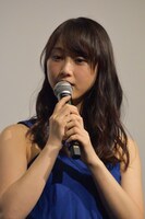 アメコミの魅力を語る松井玲奈。