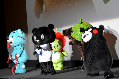 「テッド2」の劇中歌「雷兄弟の歌」にあわせて、一心不乱に踊る“クマ友”たち。