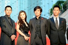 「アンフェア the end」ジャパンプレミアにて、左から永山絢斗、篠原涼子、佐藤浩市、EXILE・AKIRA。