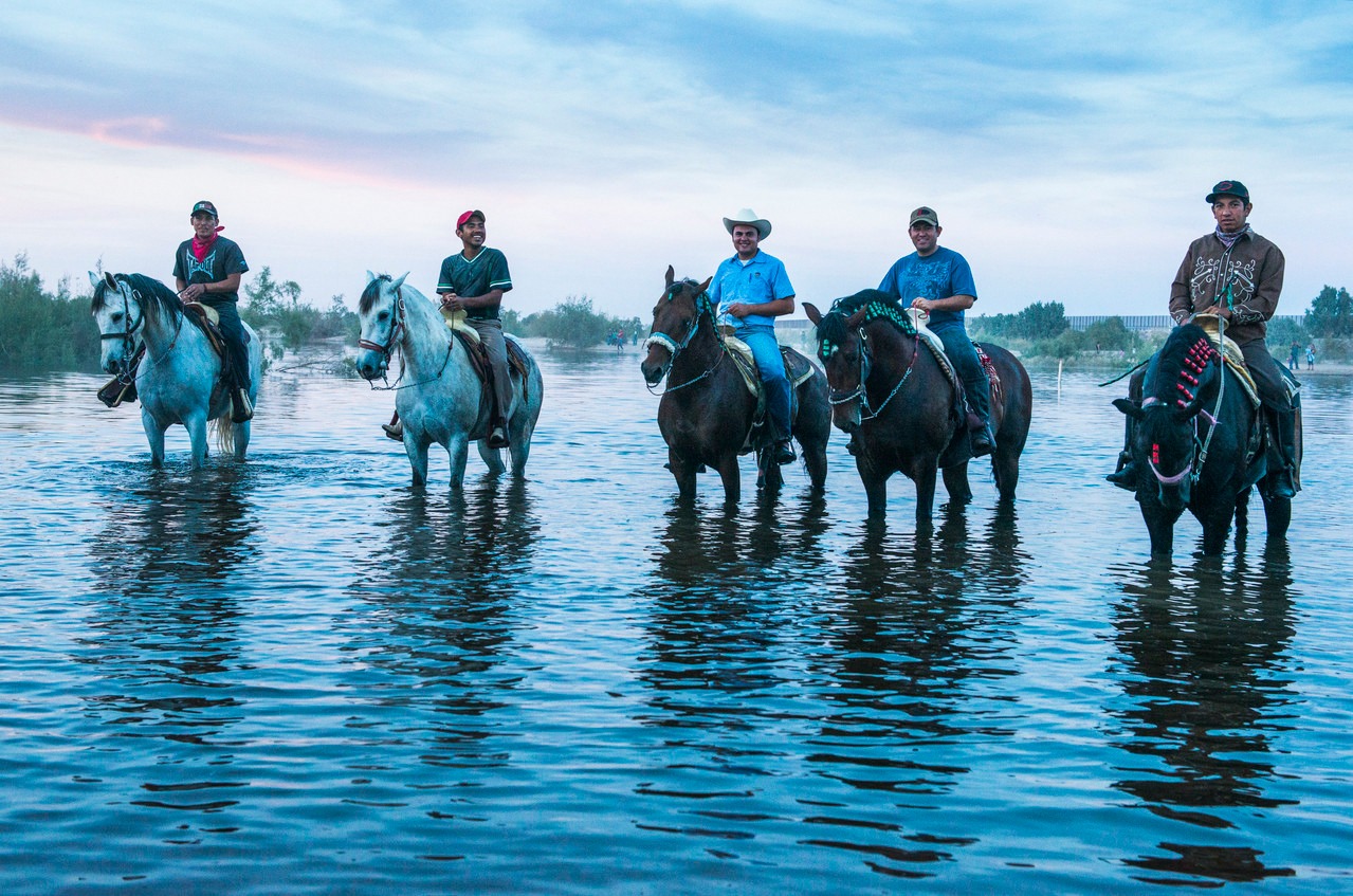 「Delta Dawn」 (c)Pete McBride