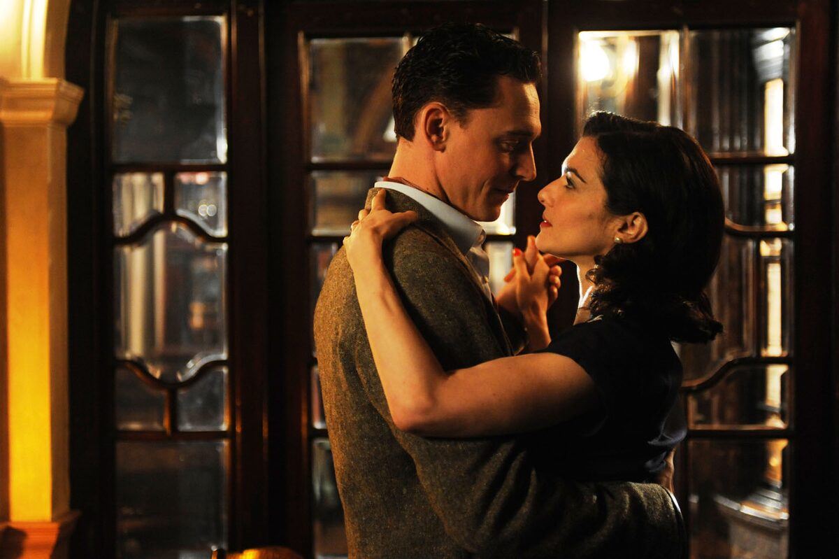 愛情は深い海の如く C Copyright Mmxi Deep Blue Sea Productions Limited And Uk Film Council 英国男優総選挙 第1位はトム ヒドルストン カンバーバッチらもランクイン 画像ギャラリー 3 3 映画ナタリー