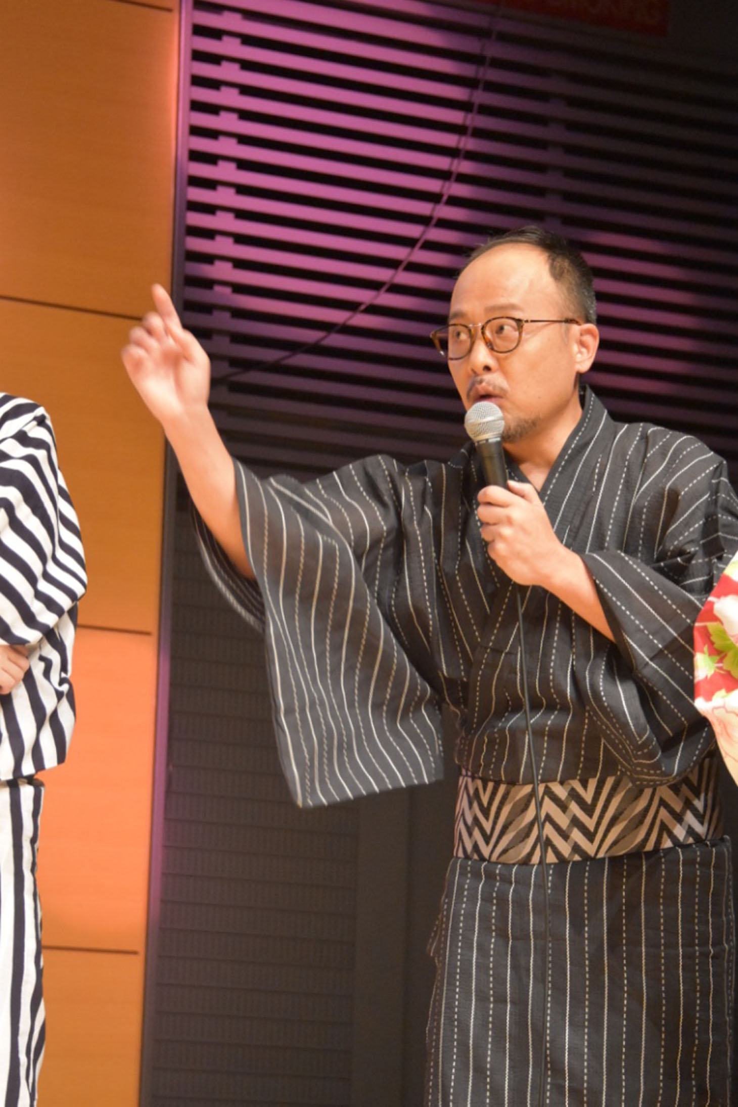 「真野恵里菜は内面が男っぽい」という心理カウンセラーによる分析を聞いて「ご名答！」と叫ぶマキタスポーツ。