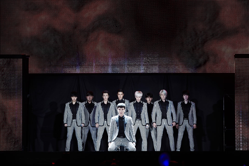 SUPER JUNIORが「愛してるー！」とコメント寄せる、「SMTOWN」特別動画到着